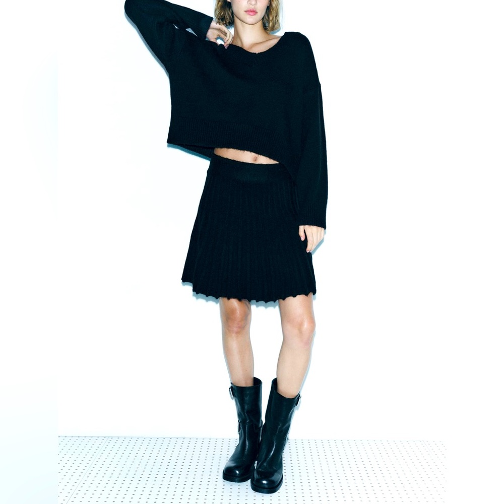 Pleated Knit Skirt